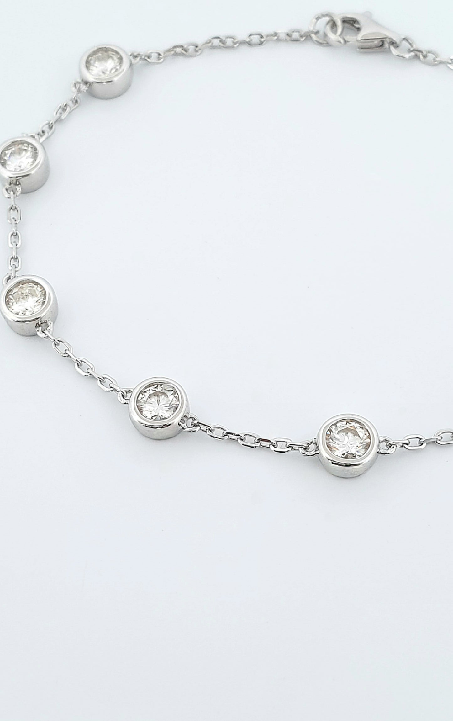 Eight Moissanite Stones Bezel Bracelet (2.4ct) 925 Sterling Silver