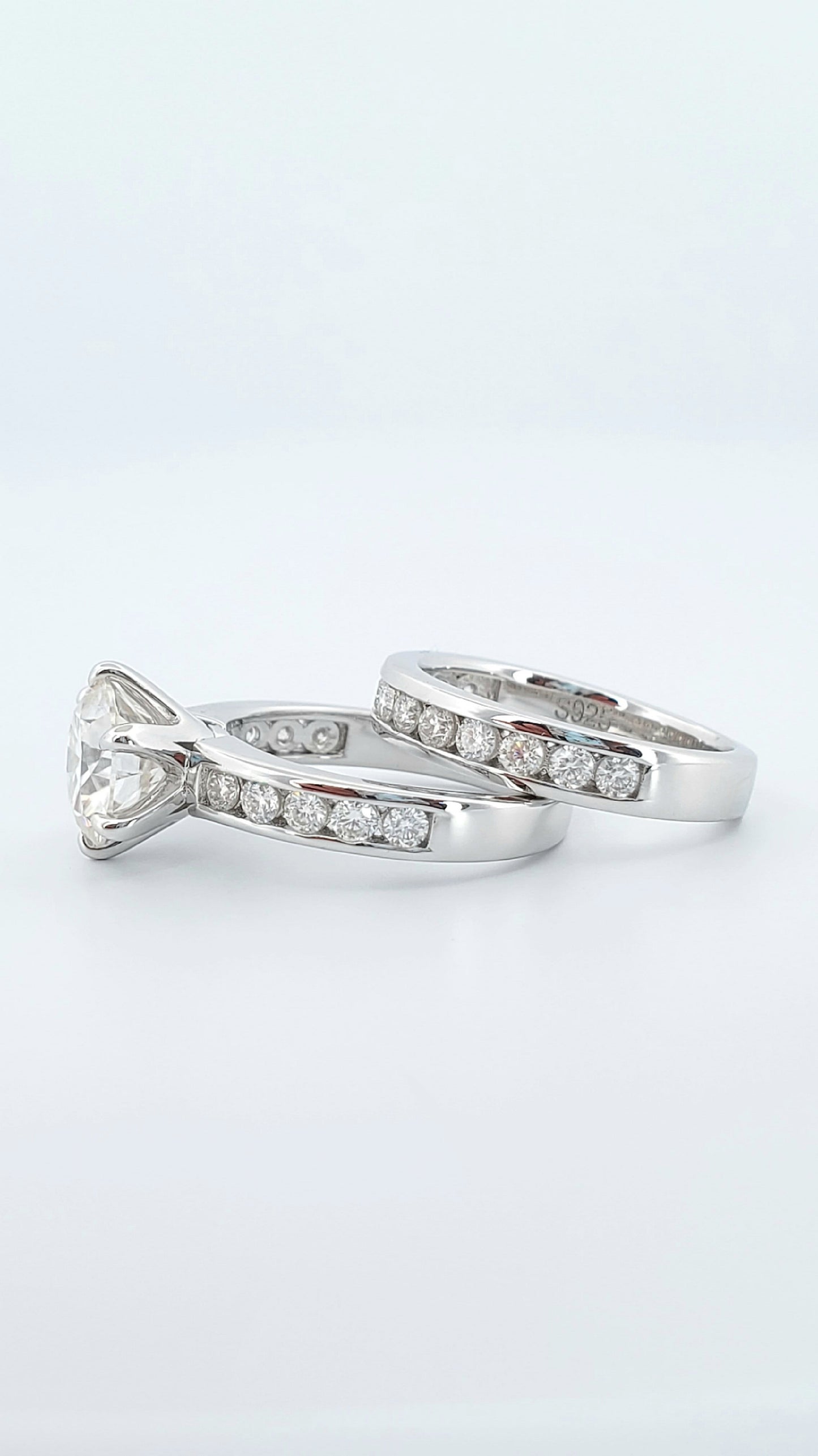 Wedding Band with Round Cut Moissanite